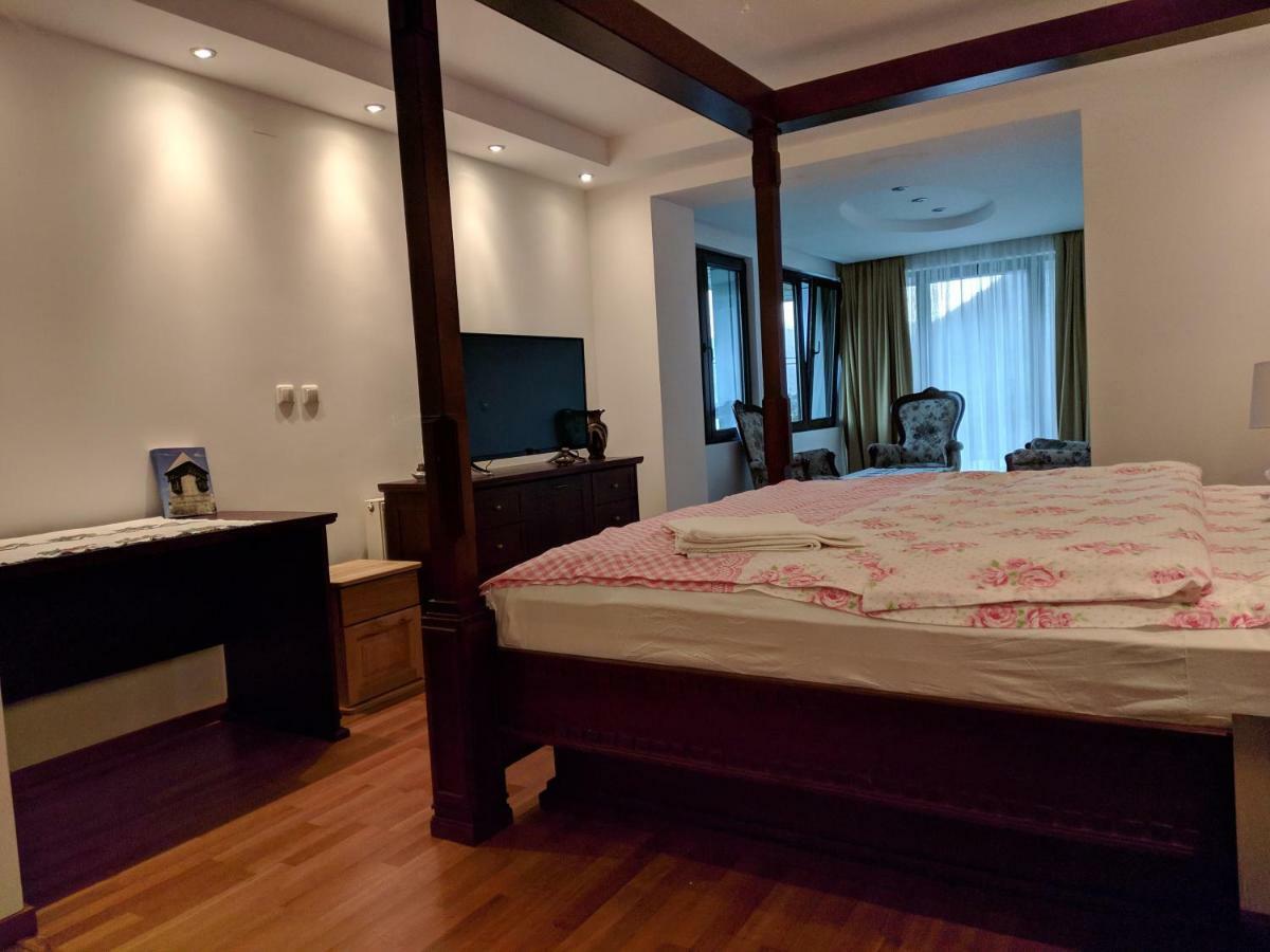 Apartments & Restaurant Abas Plav Bagian luar foto