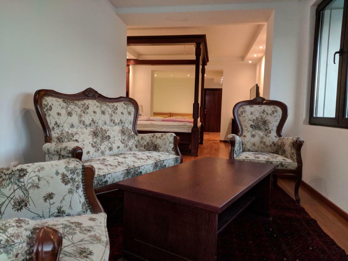 Apartments & Restaurant Abas Plav Bagian luar foto